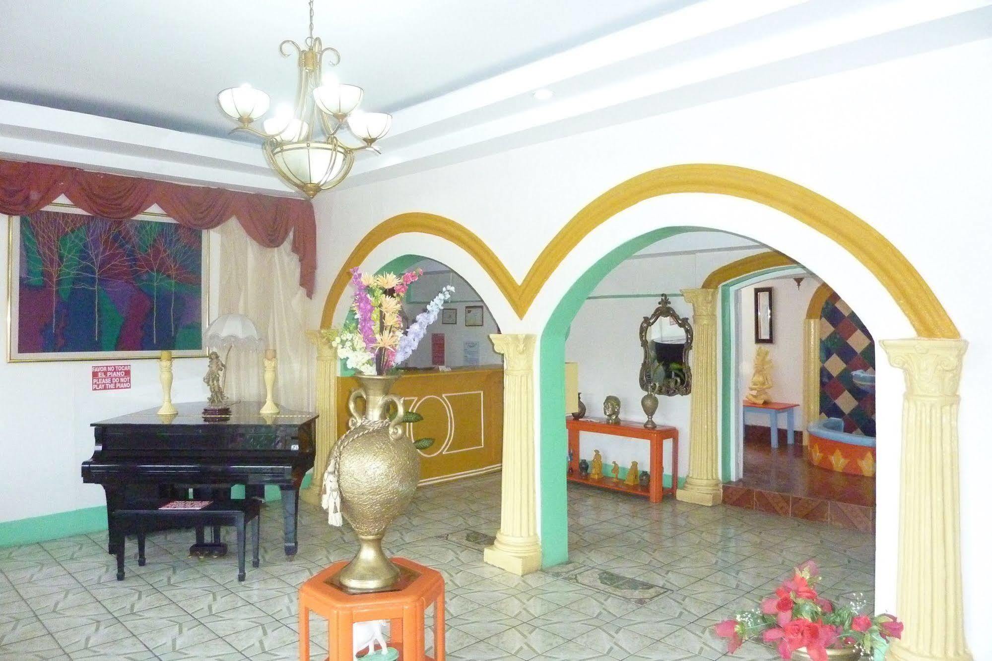 מסאיה Hotel Ivania'S מראה חיצוני תמונה